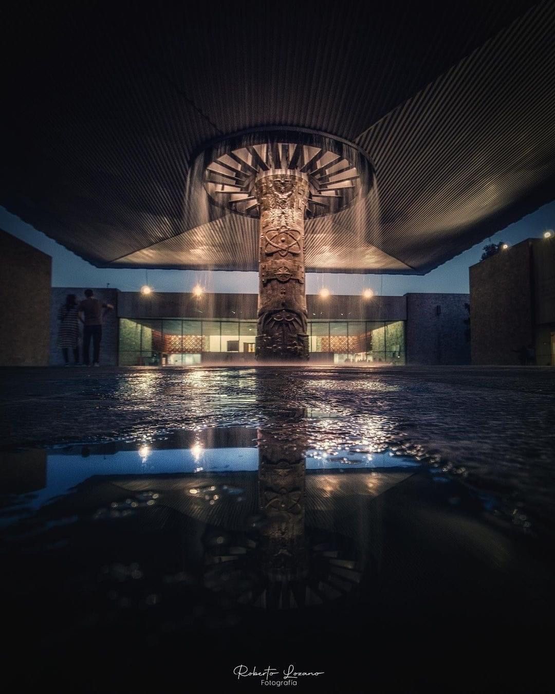 Museo Nacional de Antropología de noche